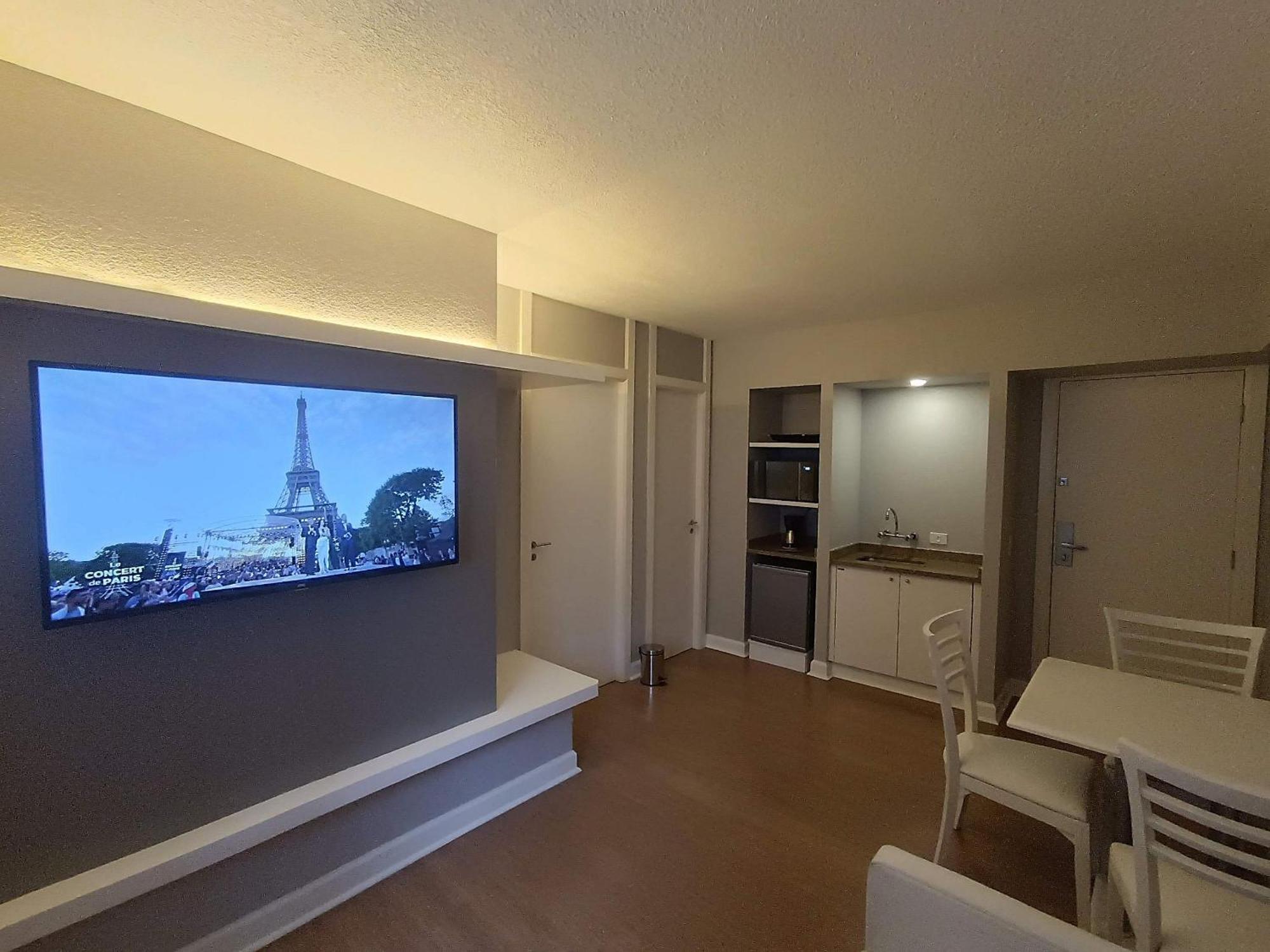 Apto-Flat Excelente Localizacao Centro-Batel - Somente Familiares Куритиба Екстериор снимка